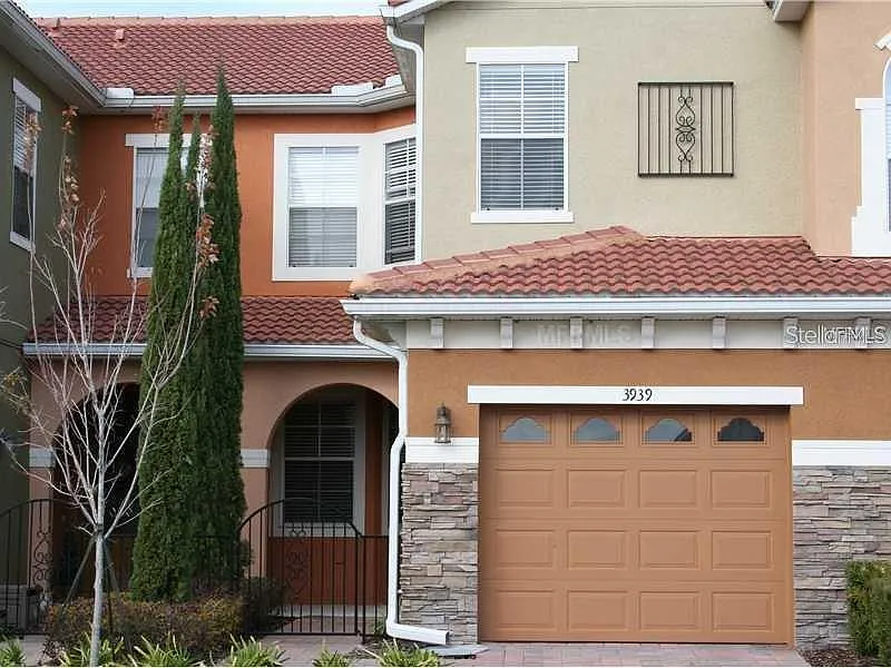 3 bed, 2.5 bath, 1601 sqft, $2,400 — Photo 1