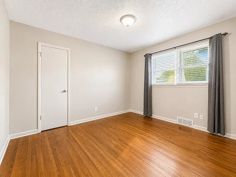 5320 S Madison Ave — Photo 5