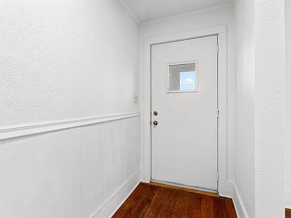 4th image of 2229 N University St