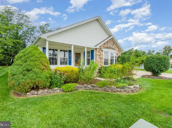 38 Lantern Ln, Shippensburg, PA 17257