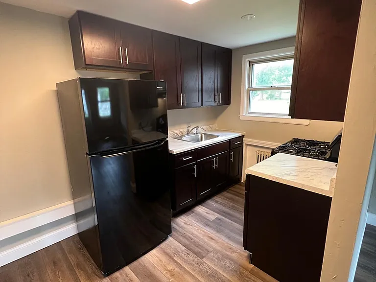 Parkway Gardens Apartments — Photo 4