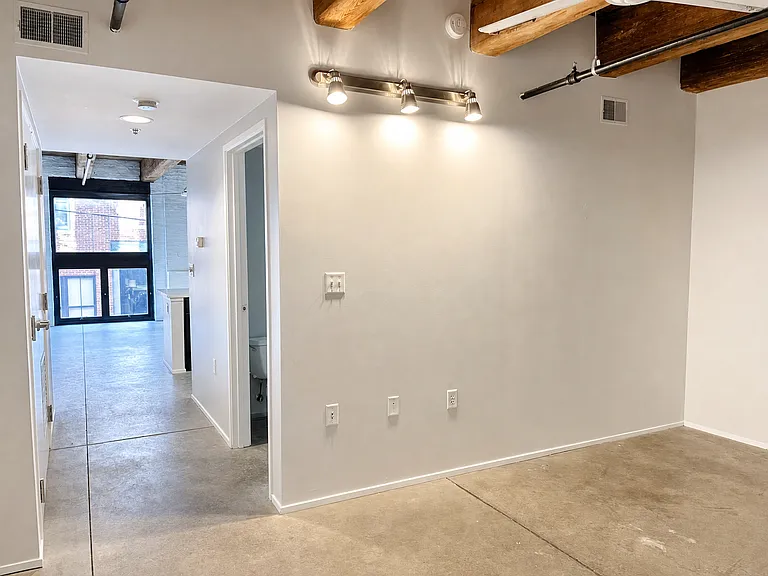 2501 Liberty Ave — Photo 4