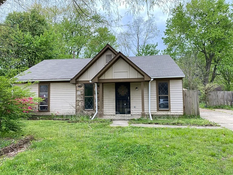 3681 Barberry St — Photo 3
