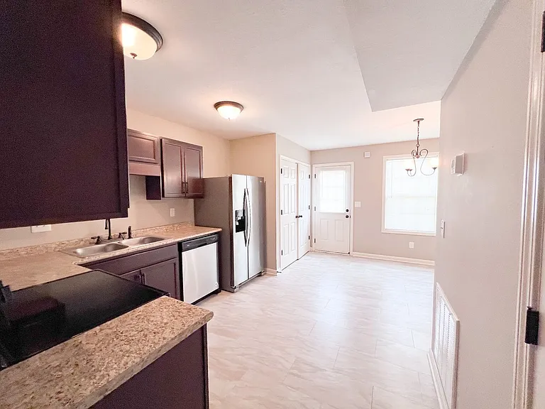 305 Rowand Ct — Photo 4
