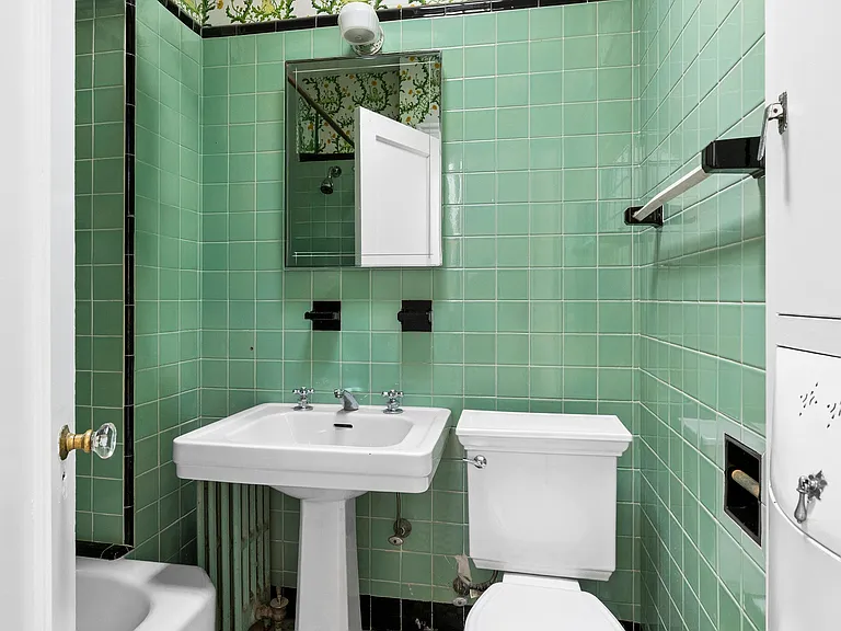 42 Monroe Pl #UP — Photo 10