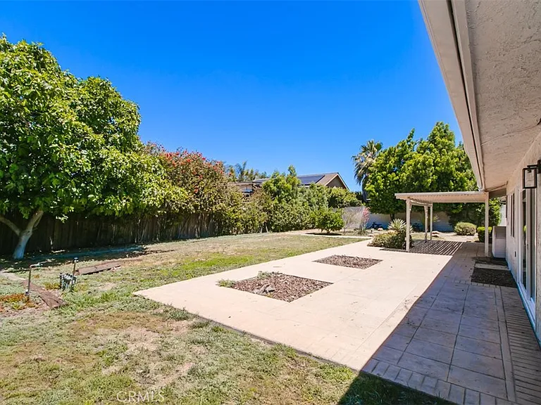 22841 Calvert St — Photo 9
