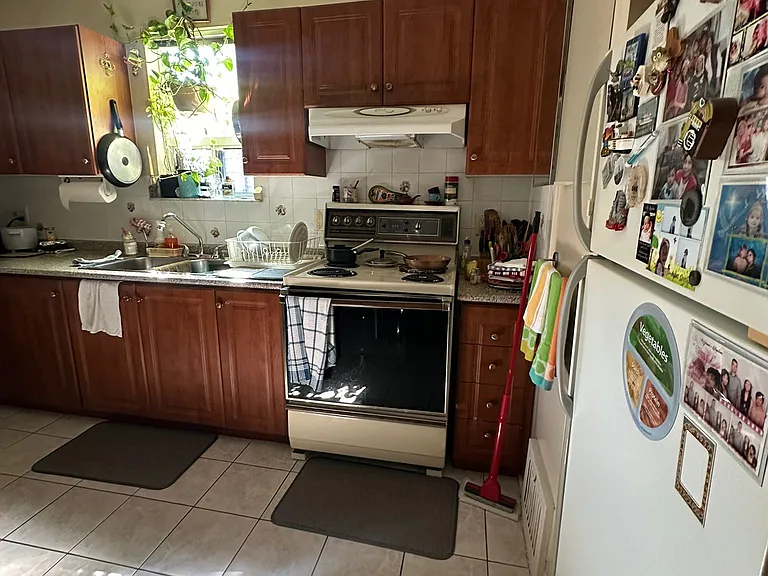 145 Gladstone Ave — Photo 10