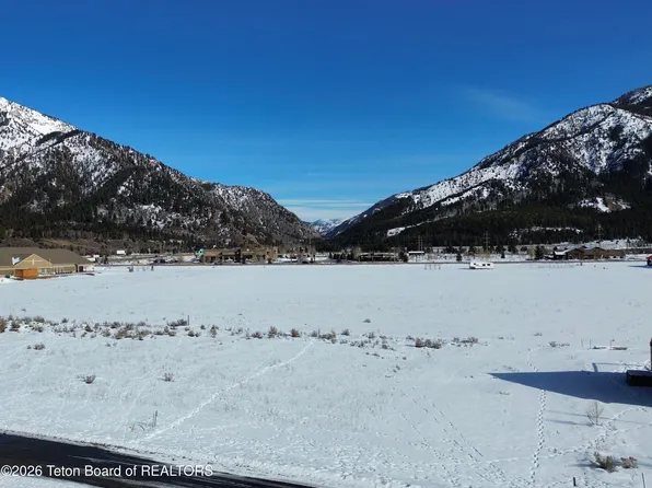 19 Aster Loop, Alpine, WY 83128