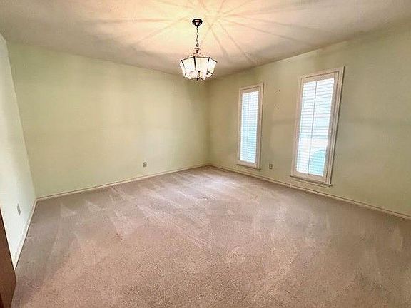3rd image of 2621 Picadilly Ln