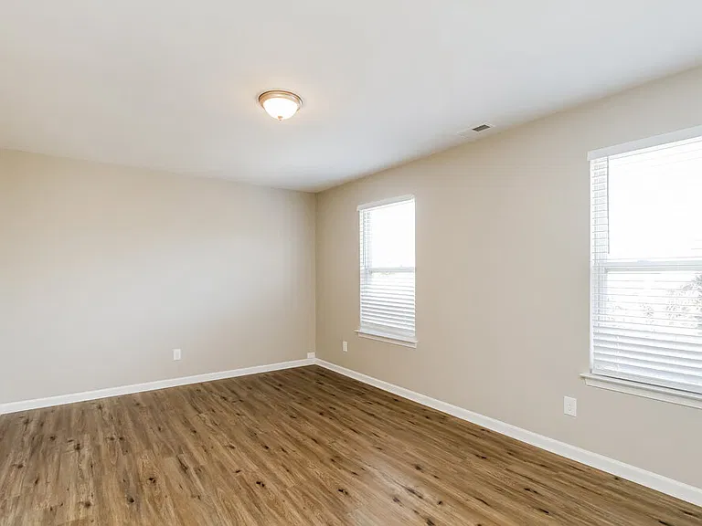 102 Clacton Ct — Photo 9