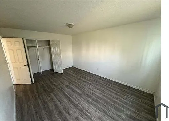 939 W 82nd St #7 — Photo 6