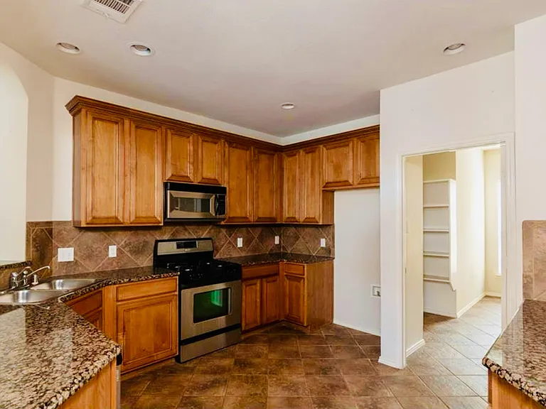 9717 Hedge Bell Dr — Photo 5