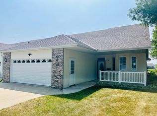 10 Orchard Ave SE, Hutchinson, MN 55350