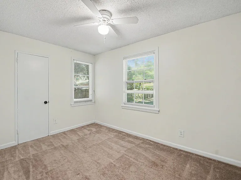 24 N Parkwood Dr — Photo 28