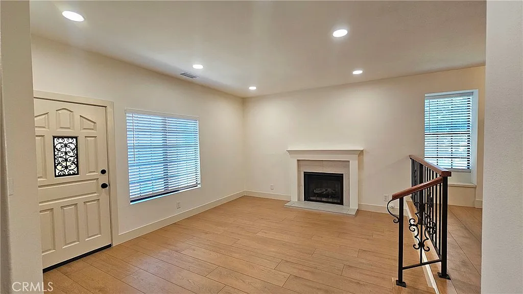 3 bed, 2.5 bath, 1500 sqft, $3,875 — Photo 3
