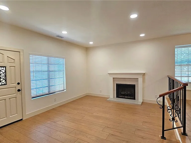 121 N Muscatel Ave — Photo 3