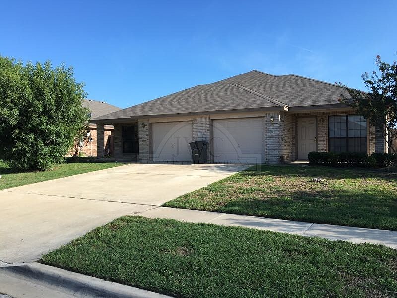 1st image of 1205 Cinch Dr #B