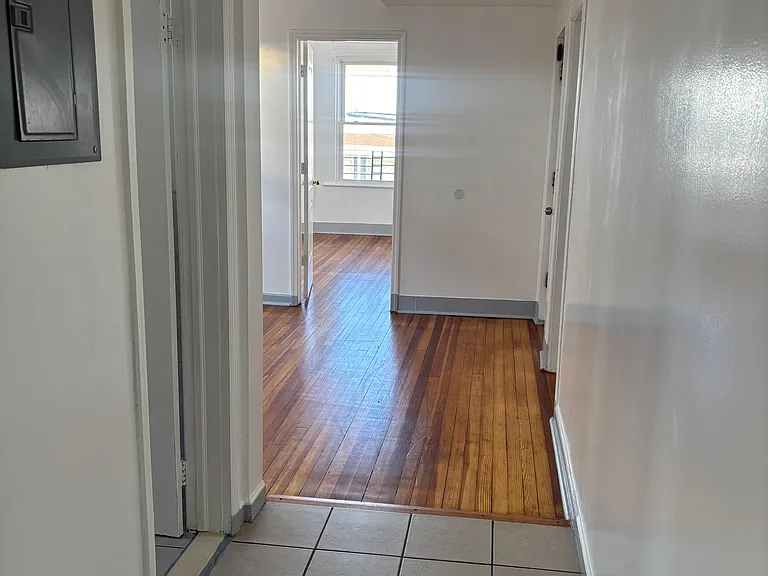 1090 Congress St #2 — Photo 8