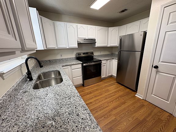 3rd image of 1130 Shady Ln