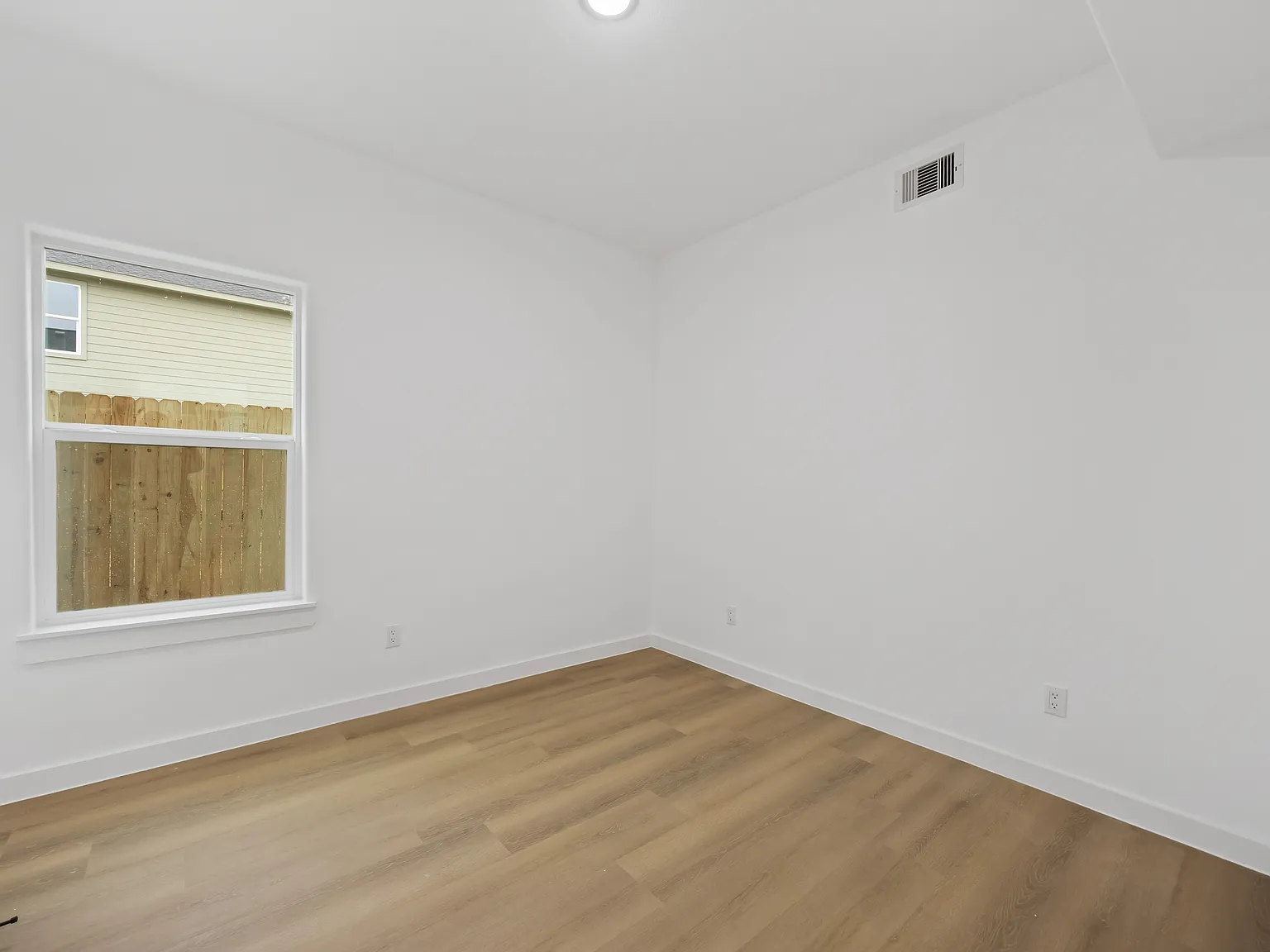 3 bed, 2.5 bath, 1500 sqft, $1,750 — Photo 3