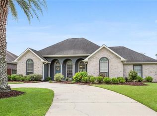 211 Riverwood Dr, Saint Rose, LA 70087