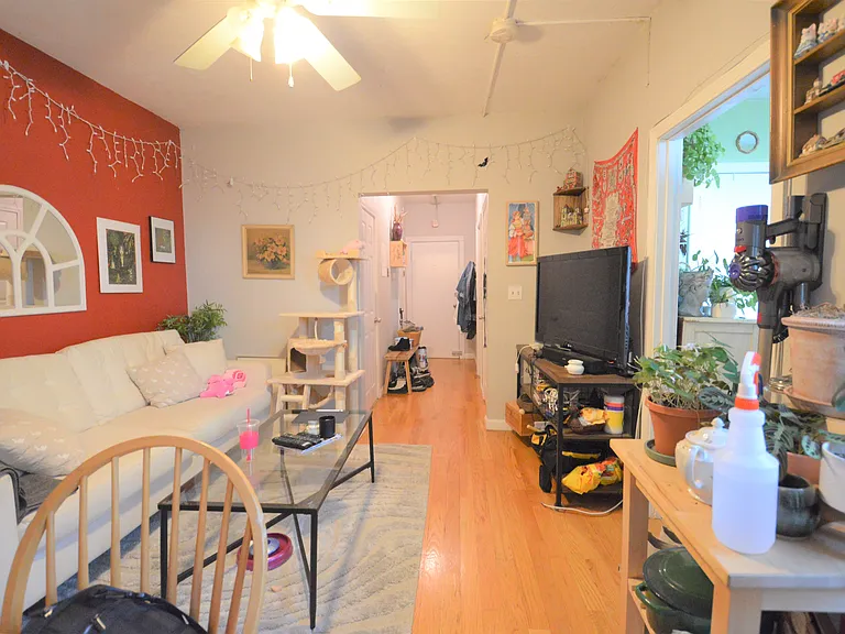 43 Park Vale Ave — Photo 2
