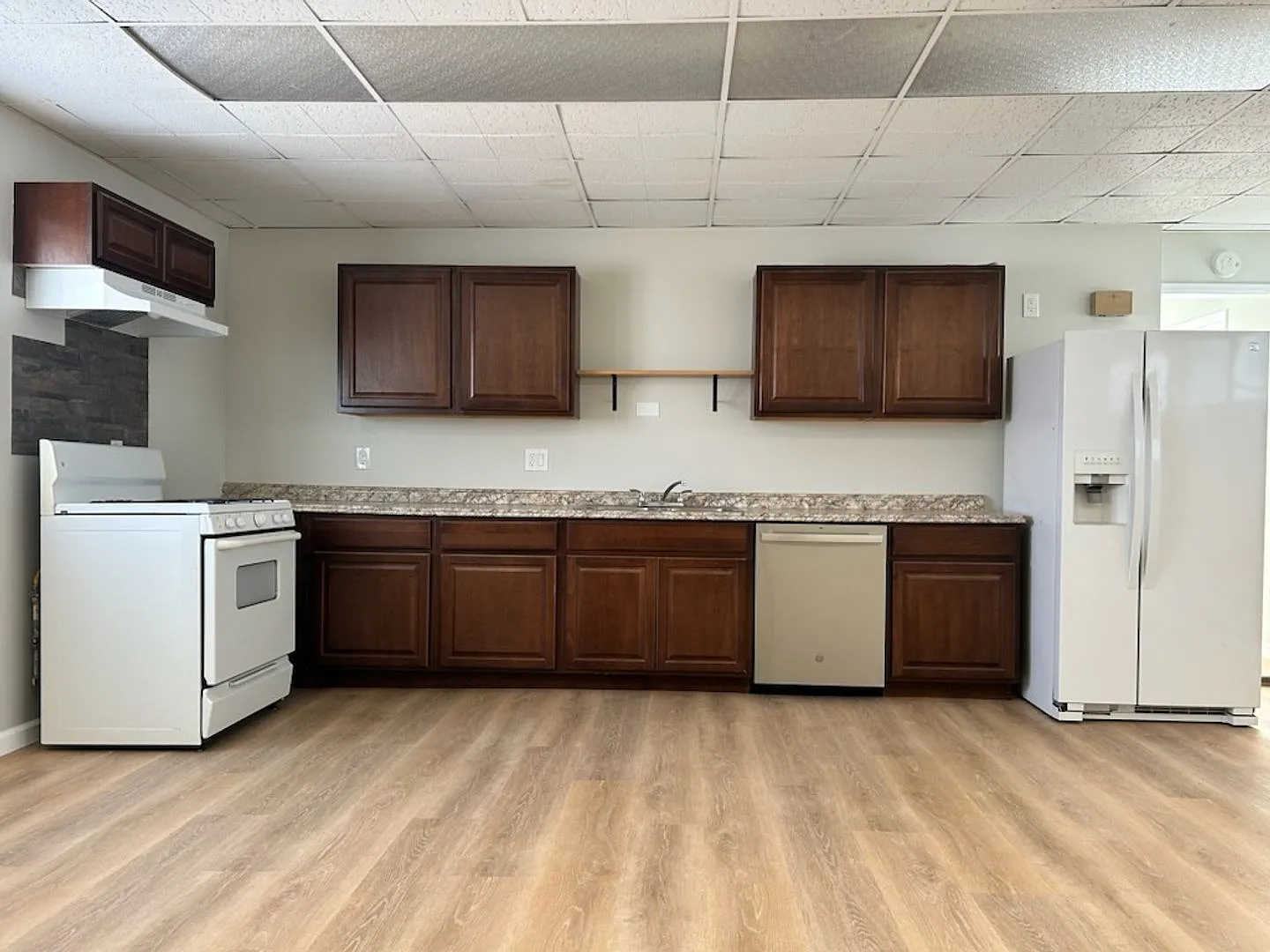3 bed, 2.0 bath, 1400 sqft, $1,500 — Photo 4