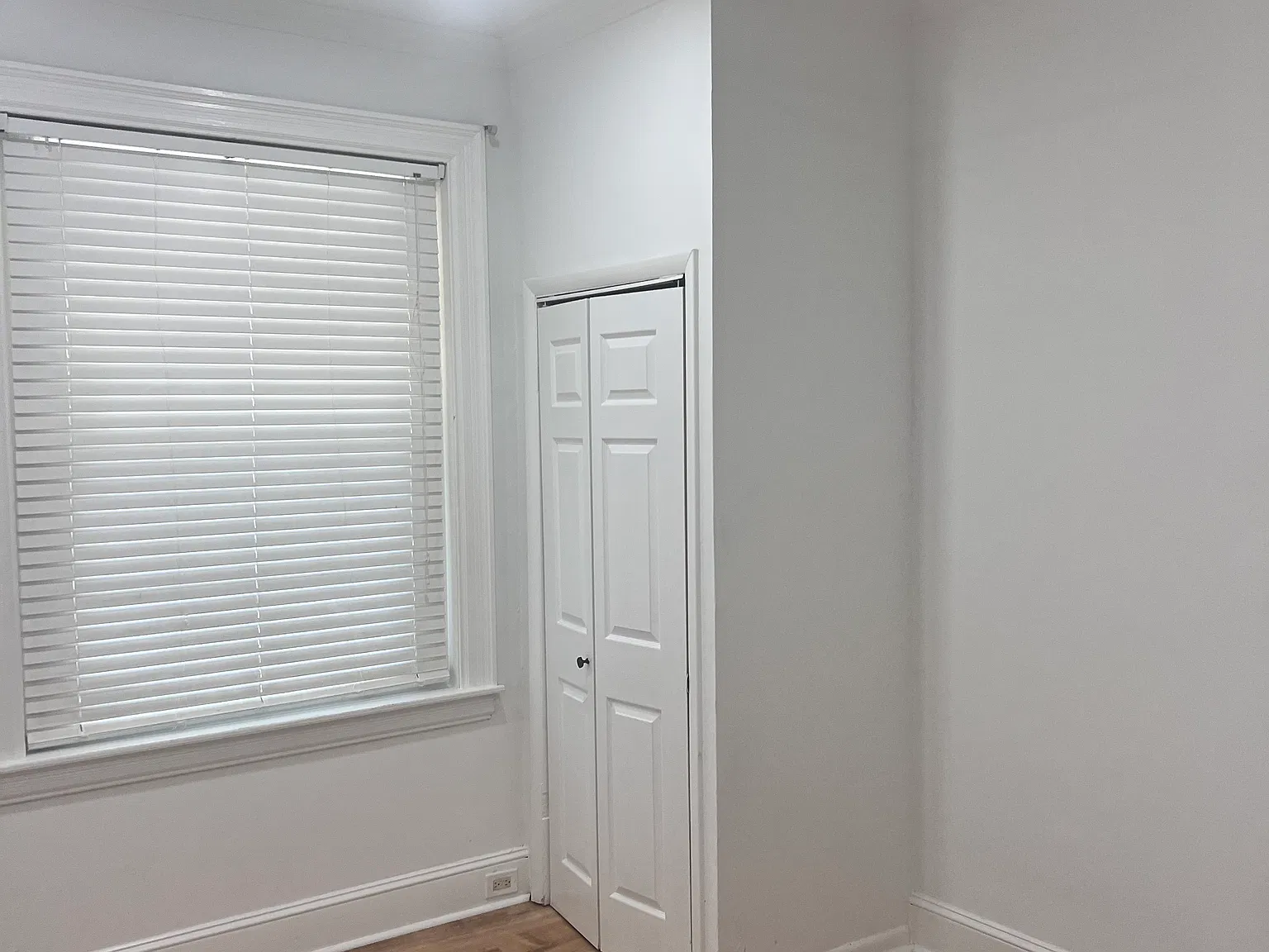 320 Loney St — Photo 4