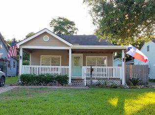 512 S 3rd St, La Porte, TX 77571