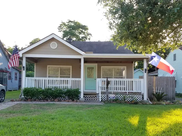 512 S 3rd St, La Porte, TX 77571