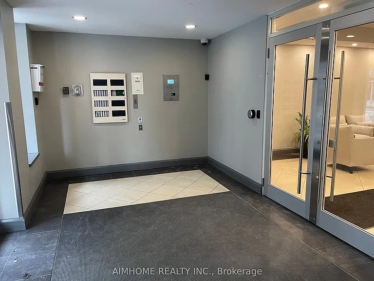 1000 King St W #317 — Photo 25