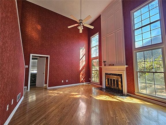 3rd image of 2825 Binghampton Ln