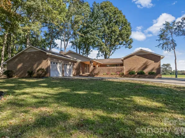 2129 Mid Oak Ln, Lincolnton, NC 28092