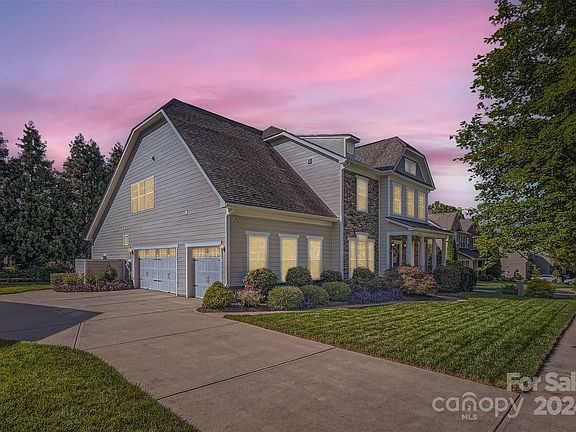3rd image of 16229 Autumn Cove Ln