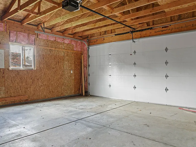2370 Elm St — Photo 10