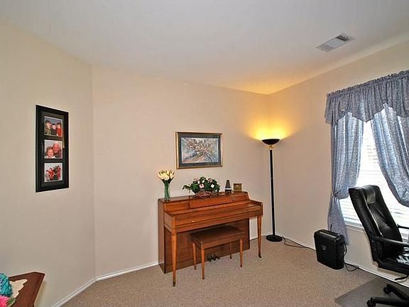 5th image of 713 Belmont Dr