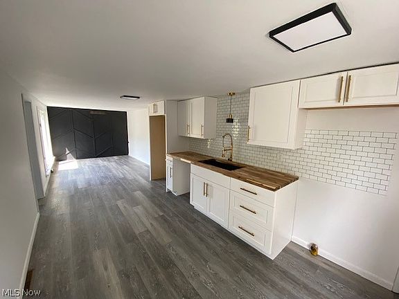 5th image of 260 Cunningham Ln