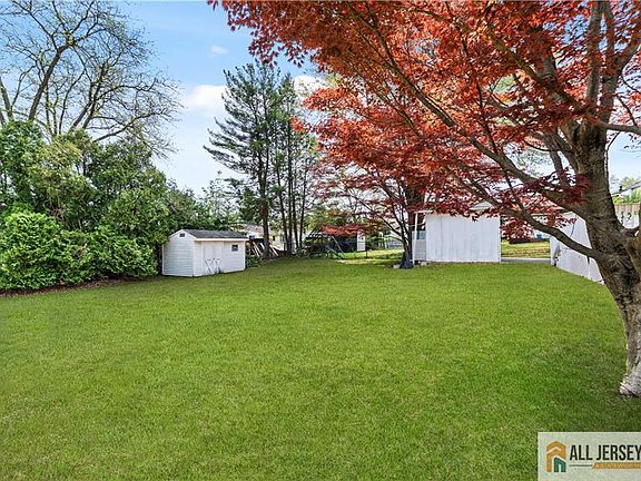 3rd image of 126 Villanova Dr