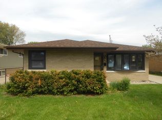 1904 Oakland Ave, Crest Hill, IL 60403