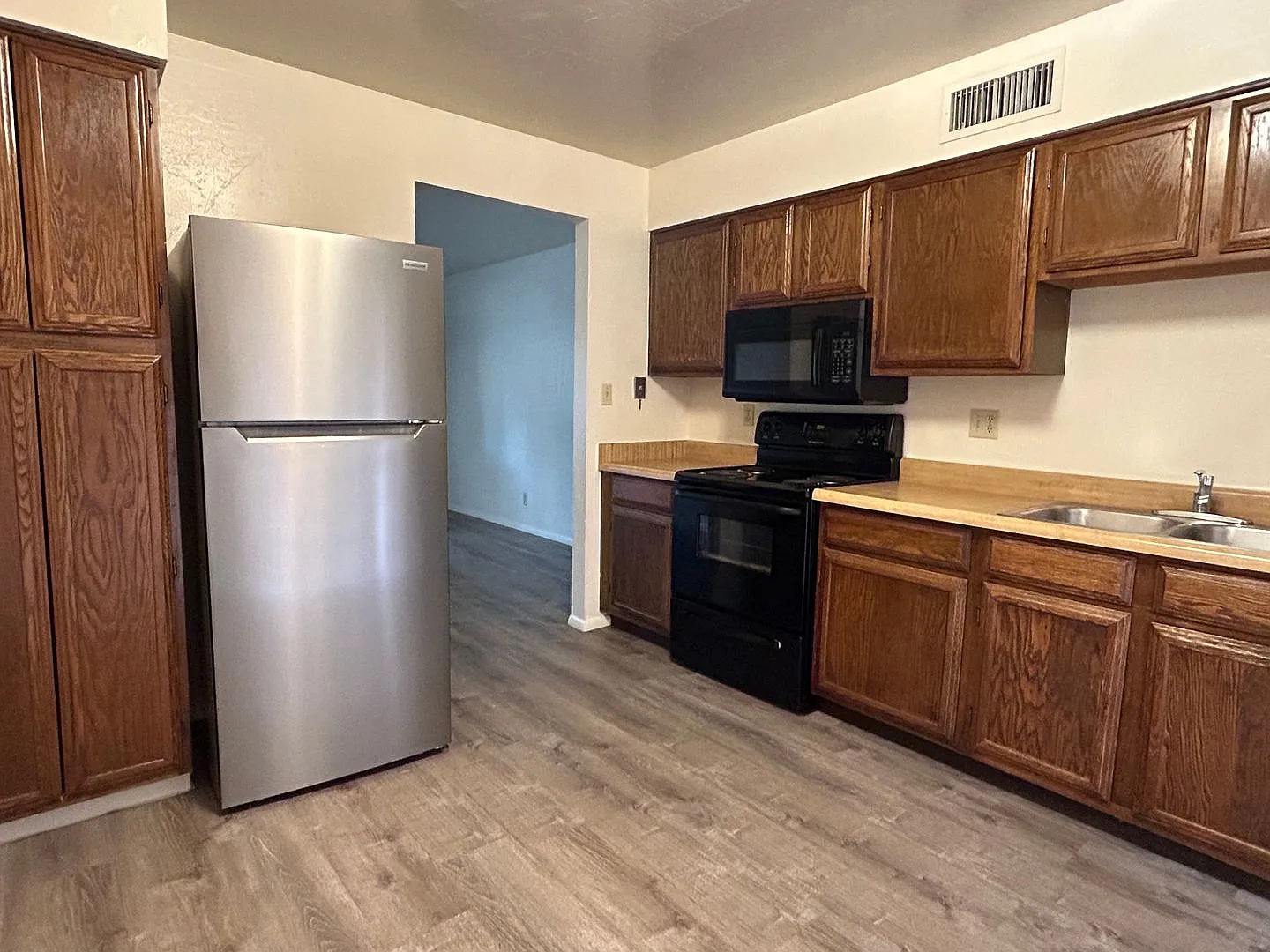Tempe 2 Bed & 1 Bath End Unit Tri-plex Close to ASU — Photo 4
