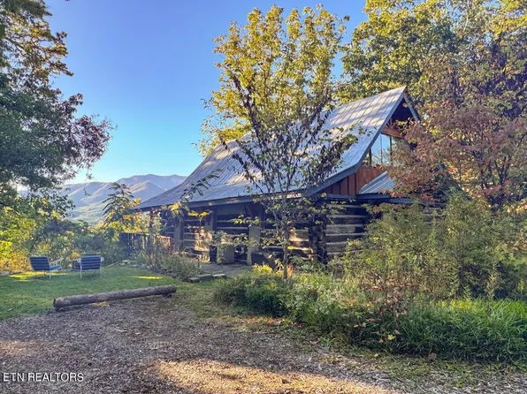 1114 Vista Dr, Gatlinburg, TN 37738