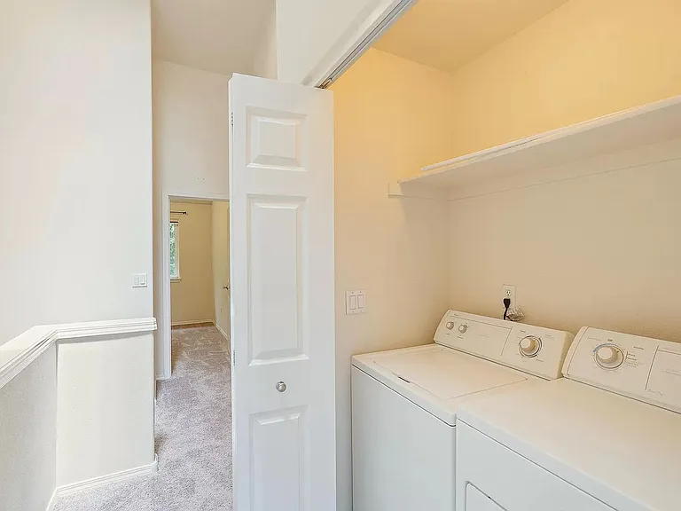 9215 SW Sweek Dr — Photo 10