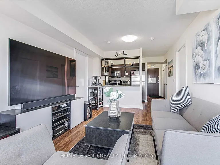 151 Village Green Sq #1706 — Photo 4
