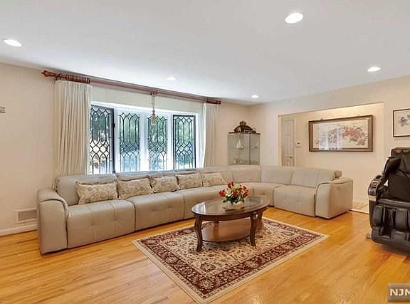 4th image of 149 Highland Ave