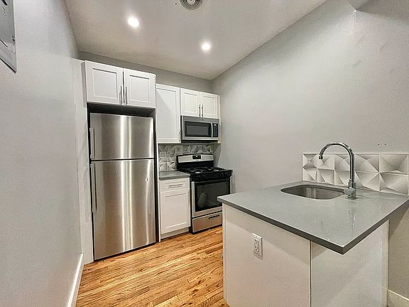 2nd image of 345 Chauncey St APT 1R