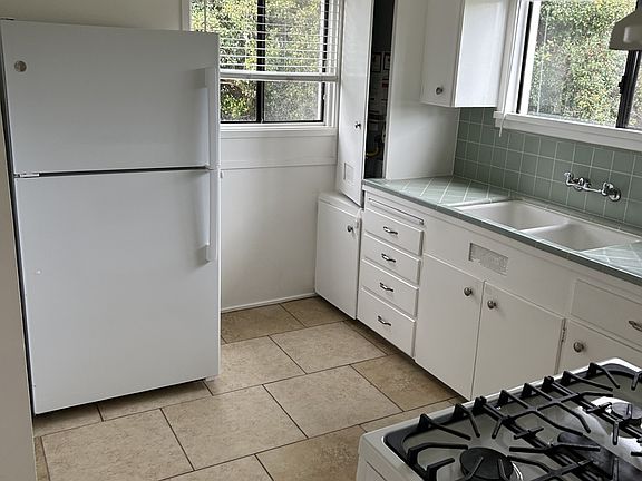 4th image of 586 Palm Ave #A