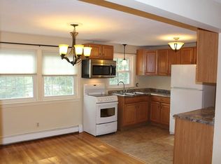 83 Cocasset St APT 5, Foxboro, MA 02035