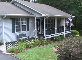 7610 Highland Oaks Dr, Young Harris, GA 30582