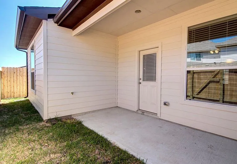 12231 Roy Mix Bohn Ln — Photo 9
