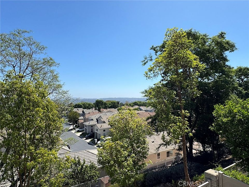 1st image of 16 Torres Pointe